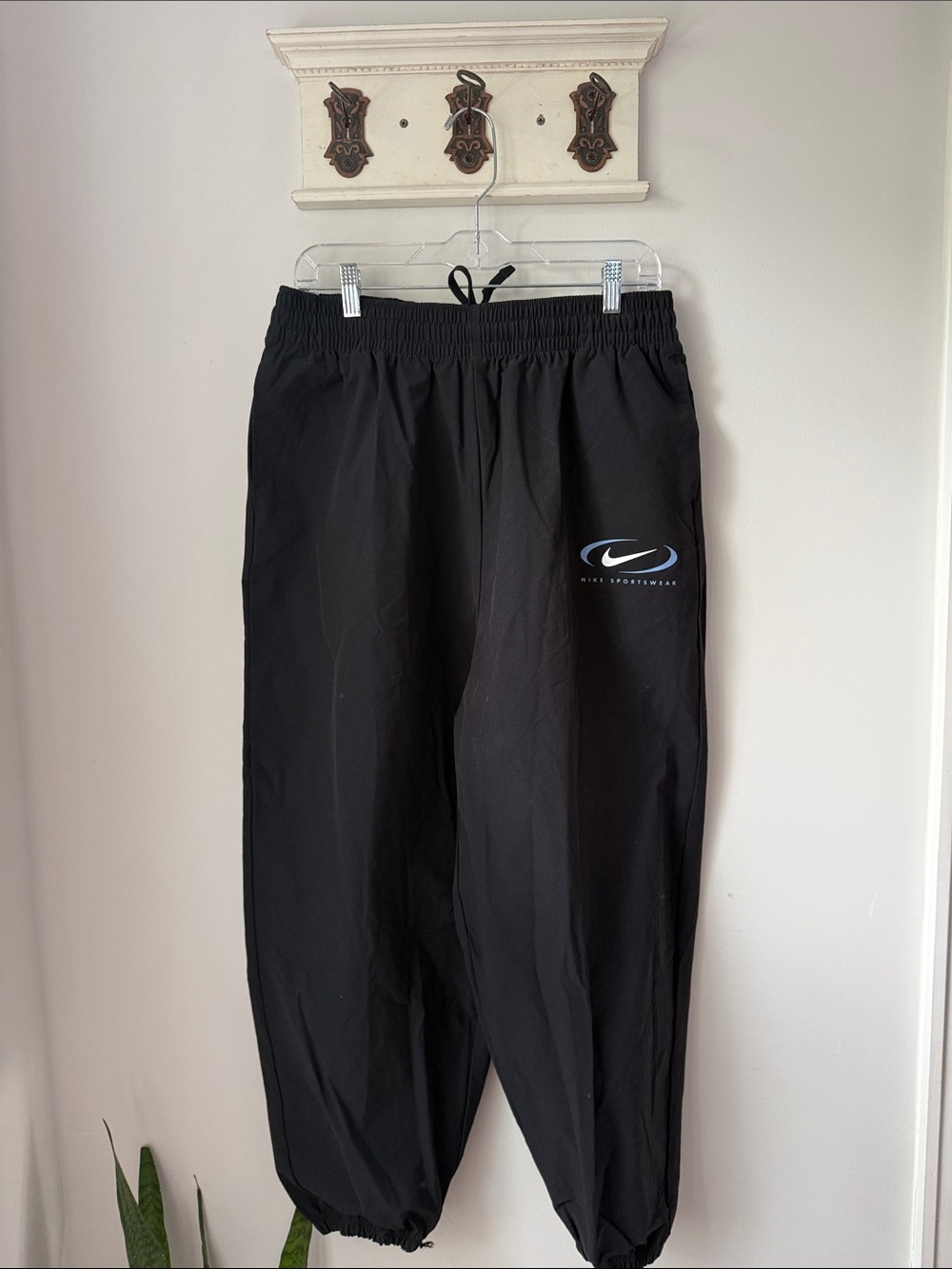 Nike Black Women's Elastic-Waist Track Joggers Baggy athletic Pants Lightweight